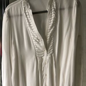 Woman’s long shirt. Perfect condition. Wears well.